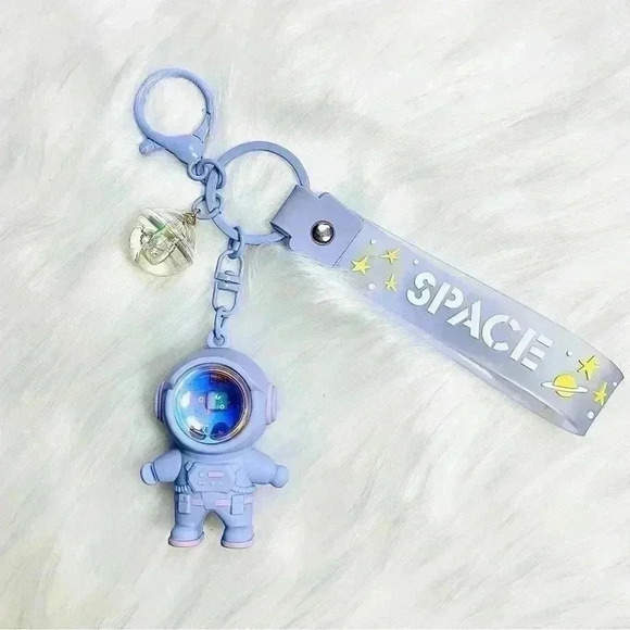 Purple Astronaut Keychain - Picture 2 of 9